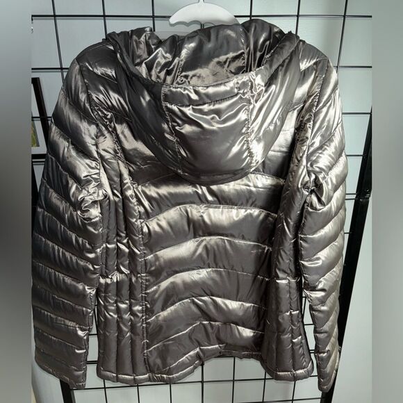 Andrew Marc packable lightweight gray hooded puffer jacket with bag EUC - Picture 6 of 12